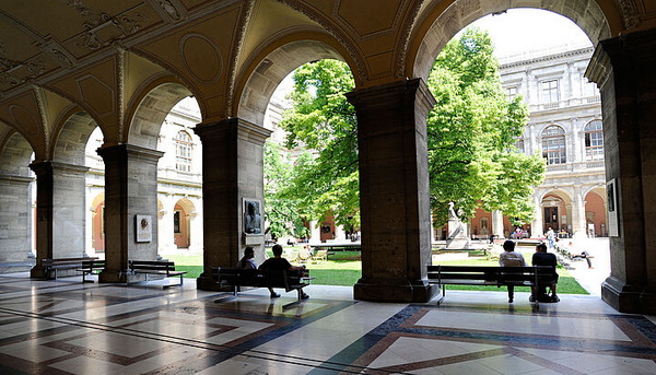 دانشکده های دانشگاه وین اتریش